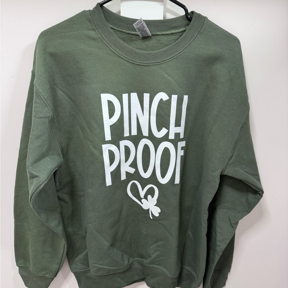 Gildan Green 'Pinch Proof' Graphic Tee